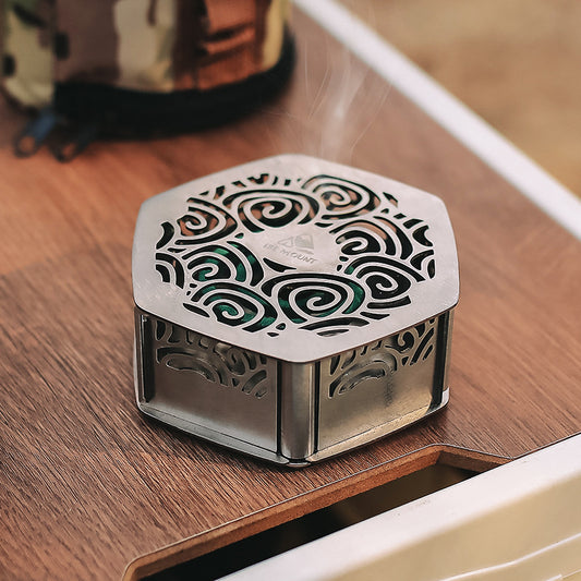 Boîte à spirale anti-moustique magnétique pour camping ou pour toutes autres activités. Fait en acier inoxydable. 

- Magnetic mosquito coil box for camping or any other activities. Made of stainless steel.