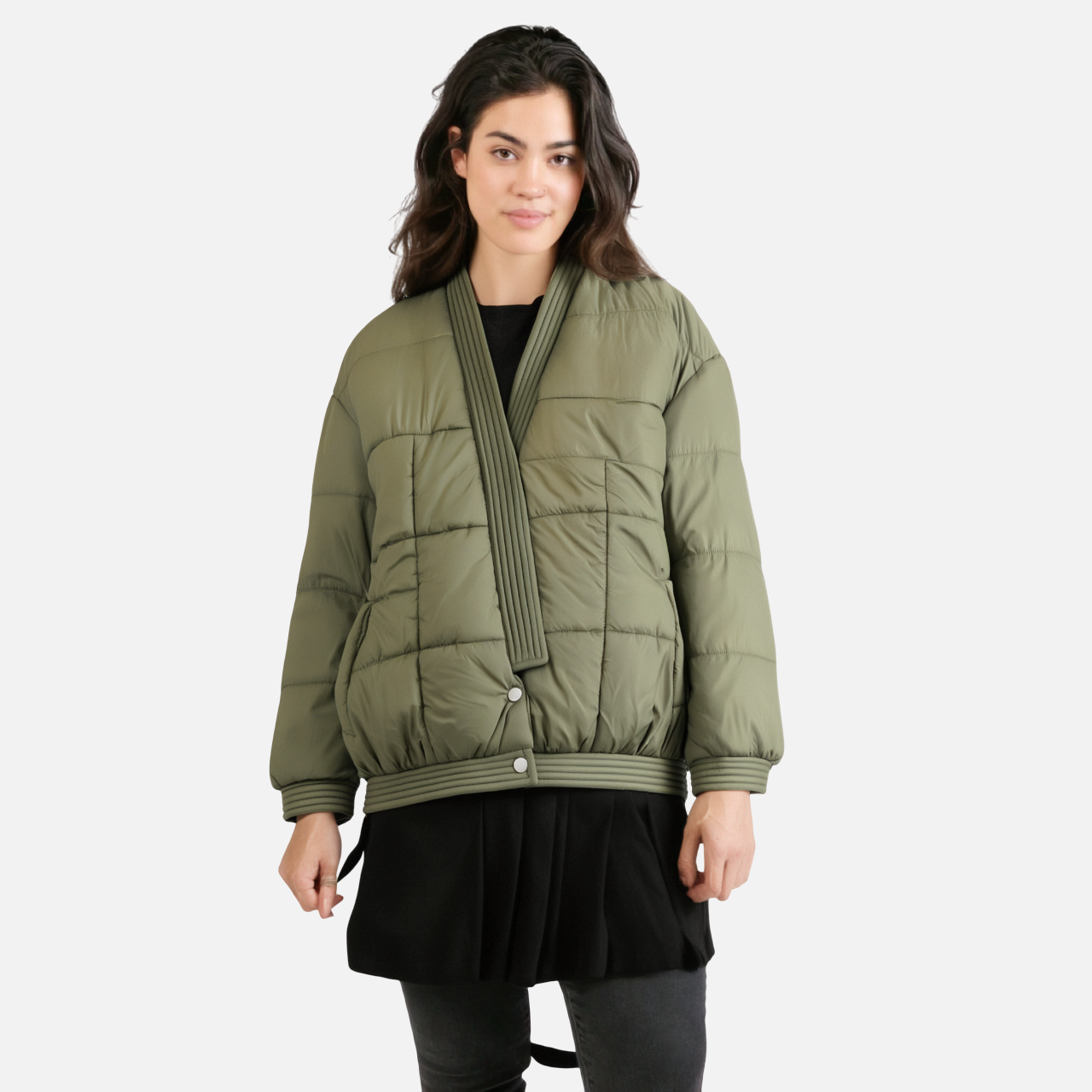 Veste ample en coton à manches longues vert militaire pour femme
- Women's military green loose long sleeved cotton jacket for women